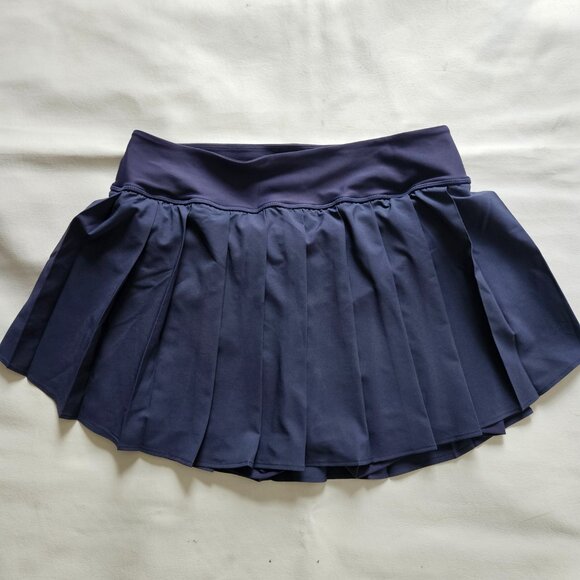 Old Navy High-Waisted StretchTech Pleated 2-in-1 Skort - Picture 3 of 7